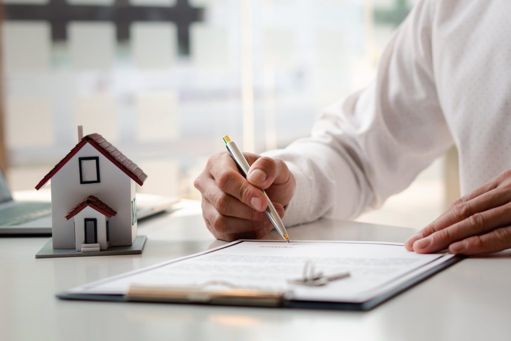 Hacizli Satılık Ev Nedir? Fırsat mı, Risk mi?